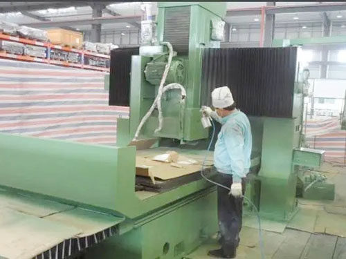 设备喷漆翻新施工现场