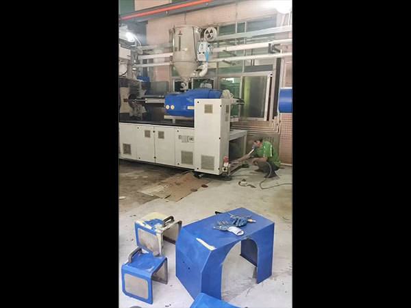 机械喷漆翻新现场展示